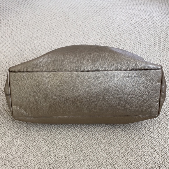 Gucci Bronze Metallic Leather Tote - Picture 5 of 16